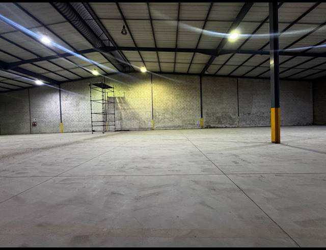 1,069M² WAREHOUSE TO LET IN BRIARDENE
